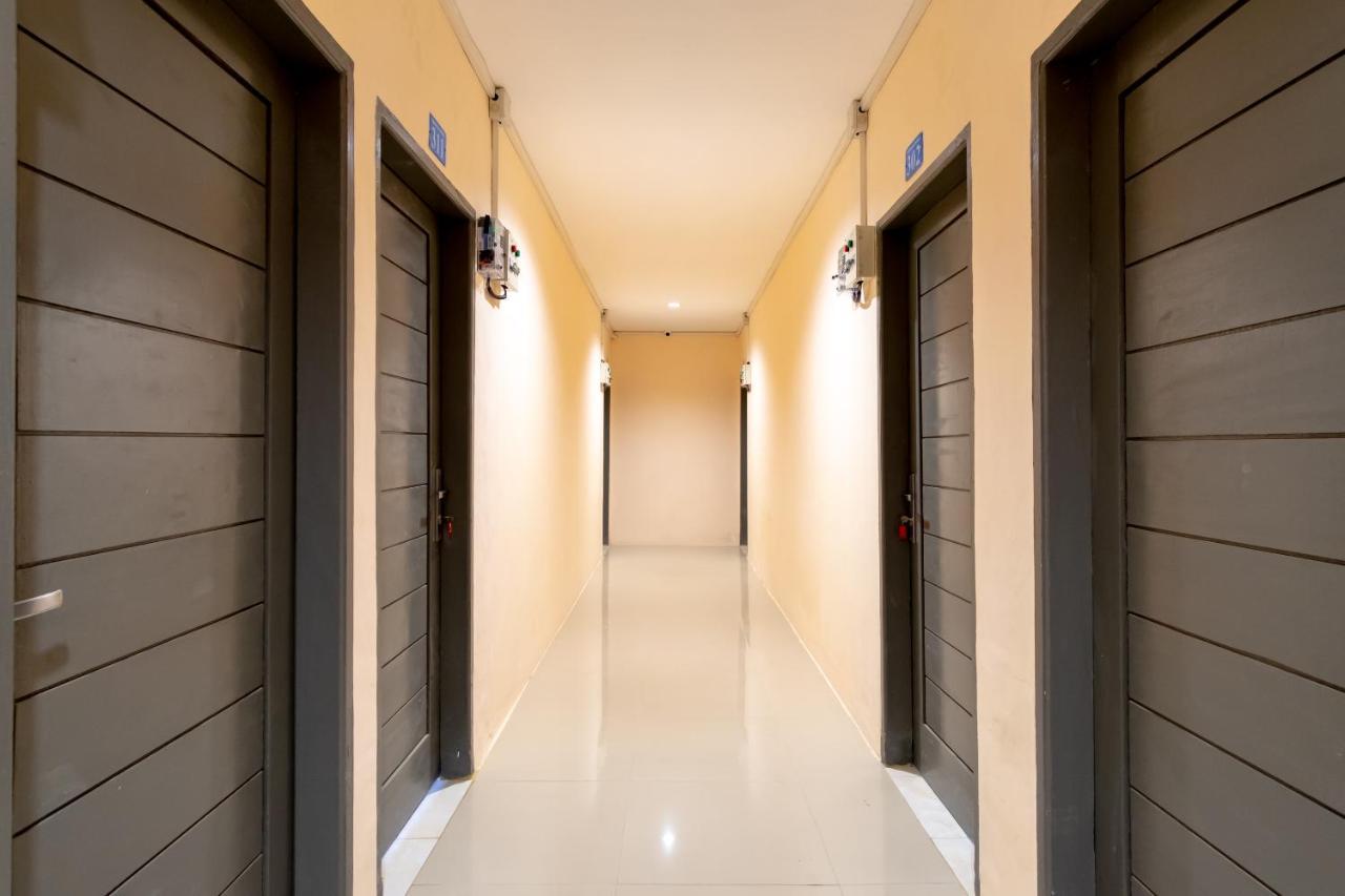 Oyo 2895 Paranginan Residence Медан Екстериор снимка