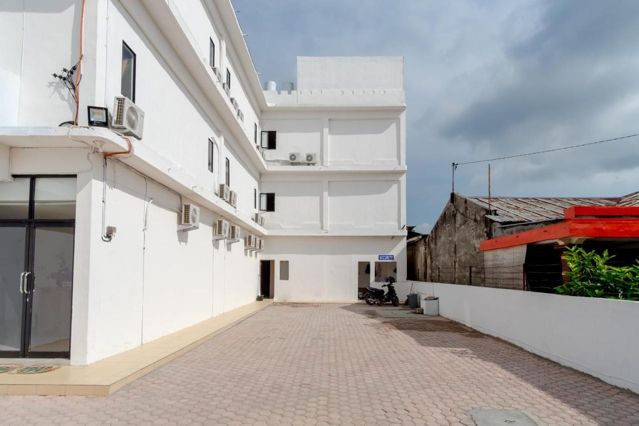 Oyo 2895 Paranginan Residence Медан Екстериор снимка