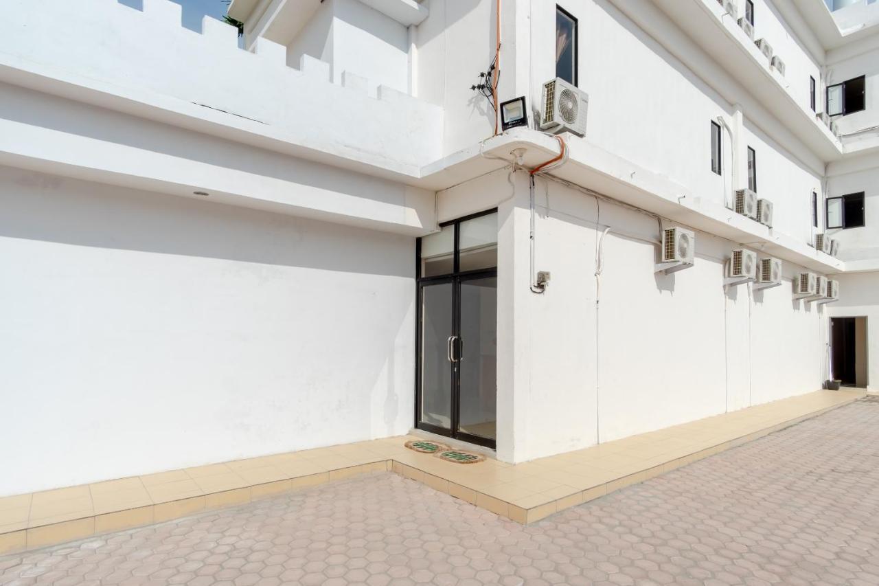 Oyo 2895 Paranginan Residence Медан Екстериор снимка