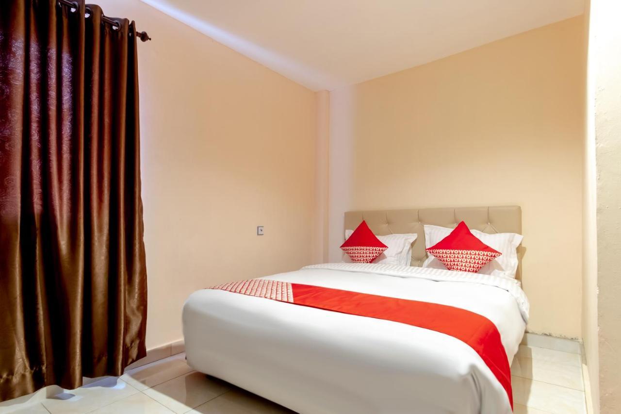 Oyo 2895 Paranginan Residence Медан Екстериор снимка