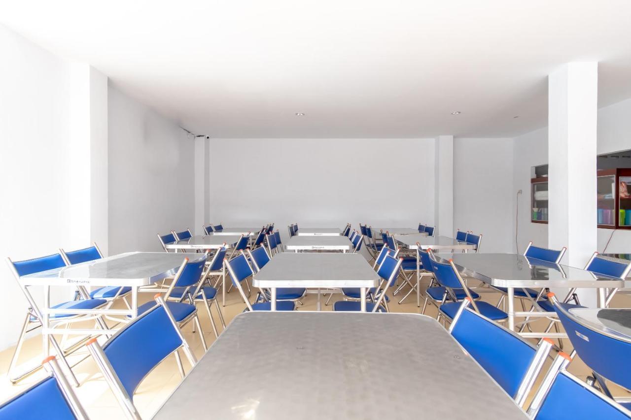 Oyo 2895 Paranginan Residence Медан Екстериор снимка